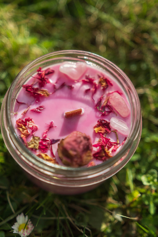 Svíčka ve skle Nevinná - Růže, Pivoňka, Magický les